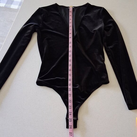 EXPRESS Long Sleeve Black Velvet Bodysuit Women's Size XS - Picture 8 of 16
